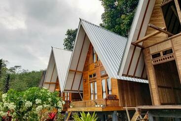 Отель Green Paradise Pagar Alam Resort Mitra Reddoorz