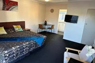 Red Rock Thermal Motel   Mineral Pool