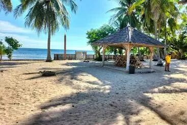 Bed and Breakfast Isla Mystical Beach Resort And Cottages