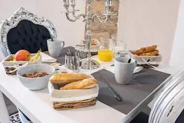 Hotel L Instant Suspendu