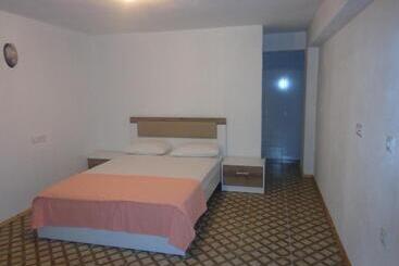 تختخواب و صبحانه Farmhill