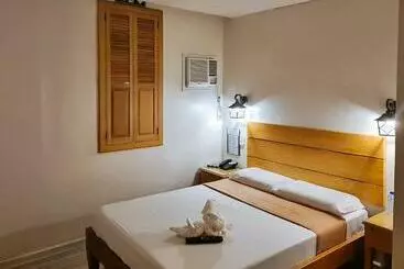 ホテル Reddoorz @ Le Verde Lodge Pampanga