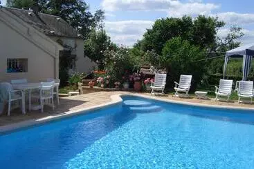 ベッドアンドブレックファースト La Petite Maison   L Ouche Charlot