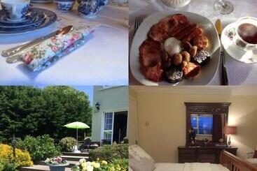 Hillcrest Farmhouse Bed & Breakfast