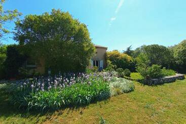 פנסיון Mas De Mauve