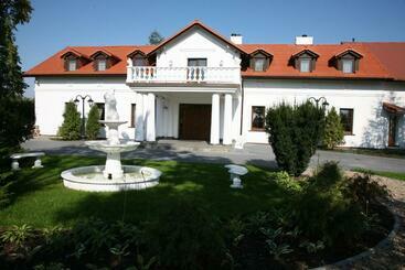 בית מלון כפרי Pamiętna Dworek