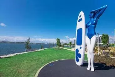 בית מלון כפרי Harbour Side Resort