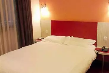Motel168 Shanghai Qi Bao Inn