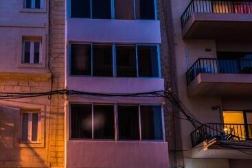 פנסיון Slimiza Suites