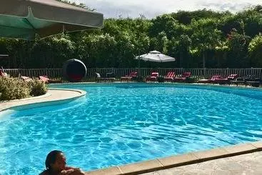 Résidence Le Vallon Guadeloupe Parc Piscine Appartements & Studios & Services Hôteliers à La Carte