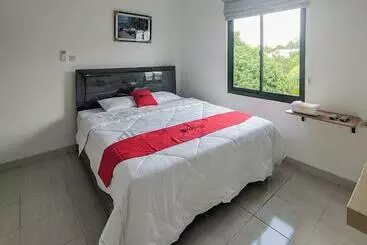 ホテル Reddoorz Syariah Near Jalan Caman Raya Bekasi