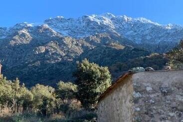 Bed and Breakfast Casa Basgiu, Chambres Avec Balcon Et Table D Hôtes