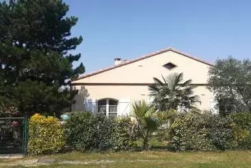 Aamiaismajoitus (B&B) Domaine De Cayre