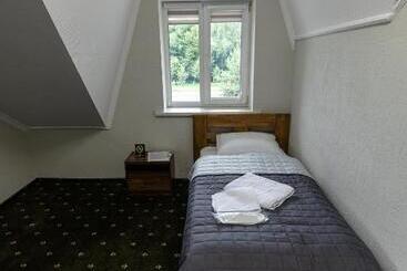 מוטל аквамарин