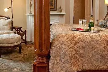 Riverside Inn Bed And Breakfast
