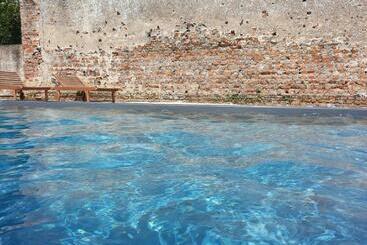 ベッドアンドブレックファースト La Vie Autrement