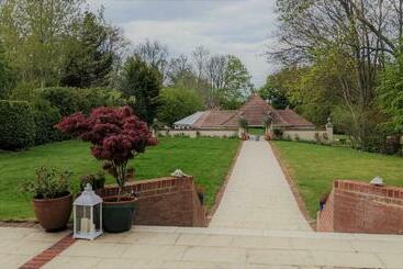 Bed and Breakfast Greater London Villa