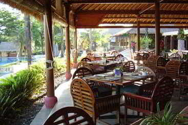 בית מלון כפרי Tanjung Lesung Beach