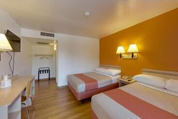 Motel 6 Weed  Mount Shasta