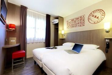 호텔 Kyriad Cholet