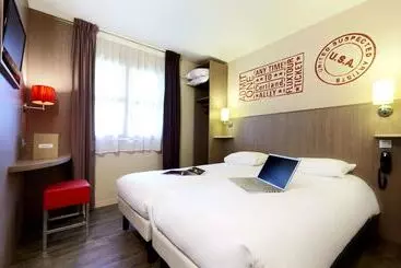 酒店 Kyriad Cholet