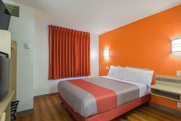 Motel 6whitby, On  Toronto East