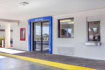 فندق على الطريق Phoenix Inn