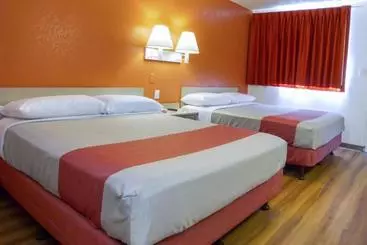 汽车旅馆  Phoenix Inn