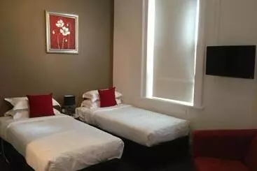 Отель Centennial Inn On Bathurst