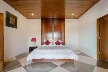 Suarti Resort Villas & Gallery