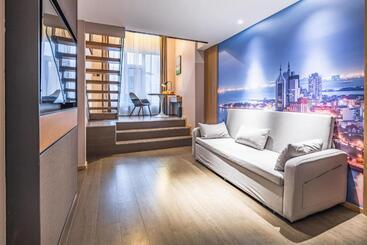 Atour Hotel Qingdao Cbd Hangzhou Road