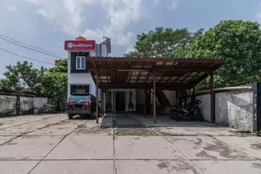 Hotel Reddoorz Near Terminal Bubulak Bogor