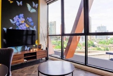 هتل Mana Mana Suites At Scarletz Klcc