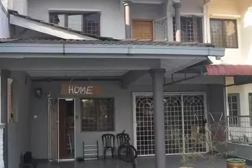 هتل Home Guesthouse