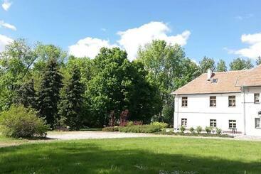 호스텔 Dwór Komorowo