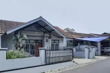 Hotel Oyo Homes 91011 Eco Tourism Desa Cibodas Areng 1 Syariah