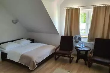 Hostel Gościniec Nad Narwią Airport Modlin