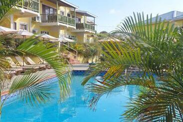 هتل Grooms Beach Villa & Resort