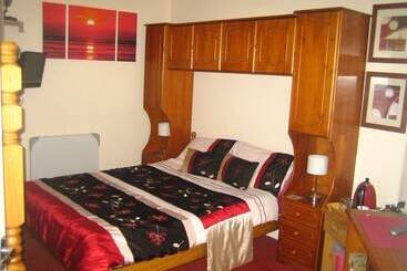 ペンション Gleneagles Guest House