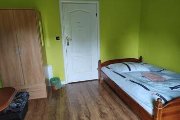 Bed and Breakfast Lwi Dworek Ld