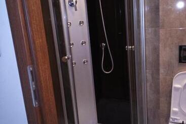 Bed and Breakfast Lwi Dworek Ld