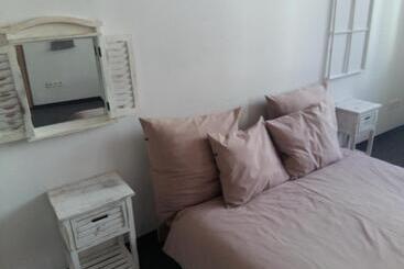 هاستل Master Corner Apartment