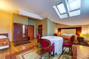 ホテル I Restauracja Bona