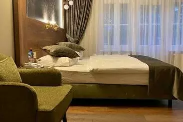 Pensjonat   Restauracja żółty Domek