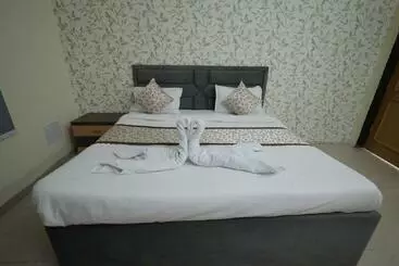 Hotel Mukund Dham Near Mathura Railway Station
