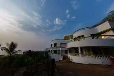 Hotelli Villa Infinity By The Sea