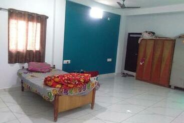 Schronisko Your Home Stay