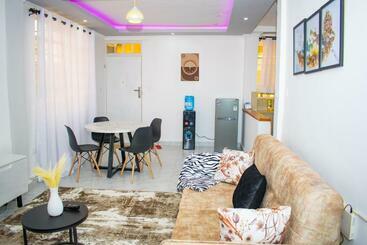 تختخواب و صبحانه She Homes   Luxurious And Cosy Home