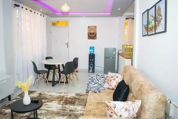 تختخواب و صبحانه She Homes   Luxurious And Cosy Home