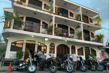 פנסיון Central